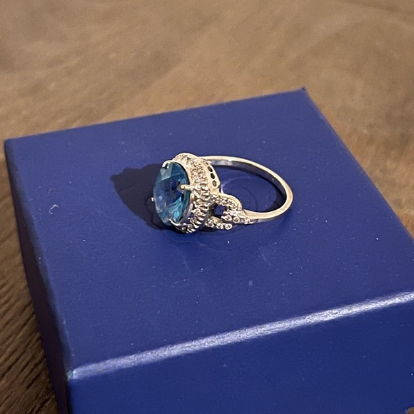 Blue Topaz ring Size 7 - Picture 2 of 6